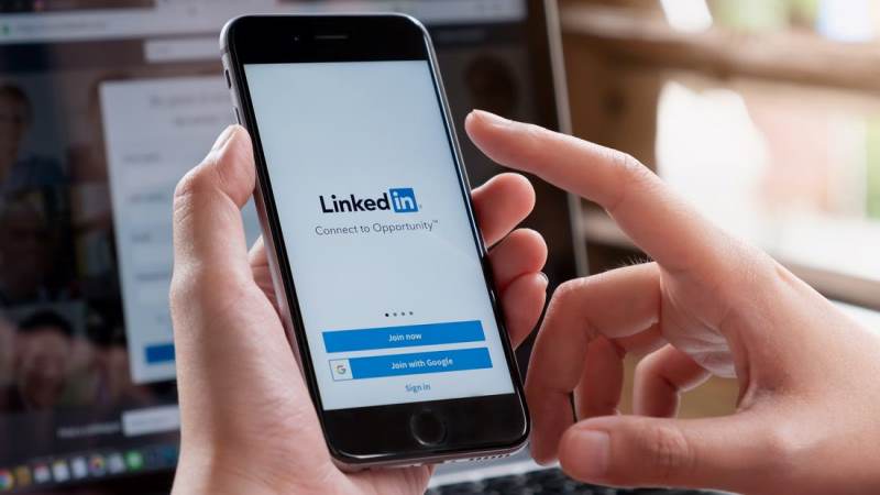 10 Ways to Use LinkedIn to Find a Job